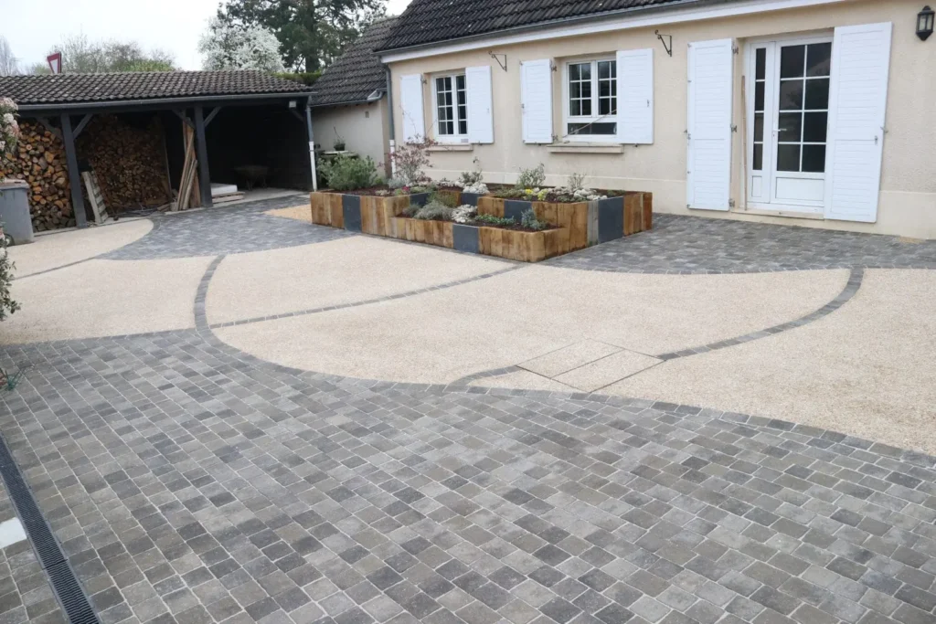 renovation cour beton desactive paves apres 1 1620x1080